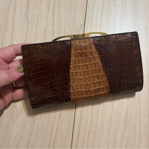 Elegant Brown Crocodile Pattern Wallet